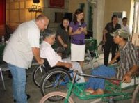 VVAF trao tặng xe lăn cho người khuyết tật ở Bắc Ninh