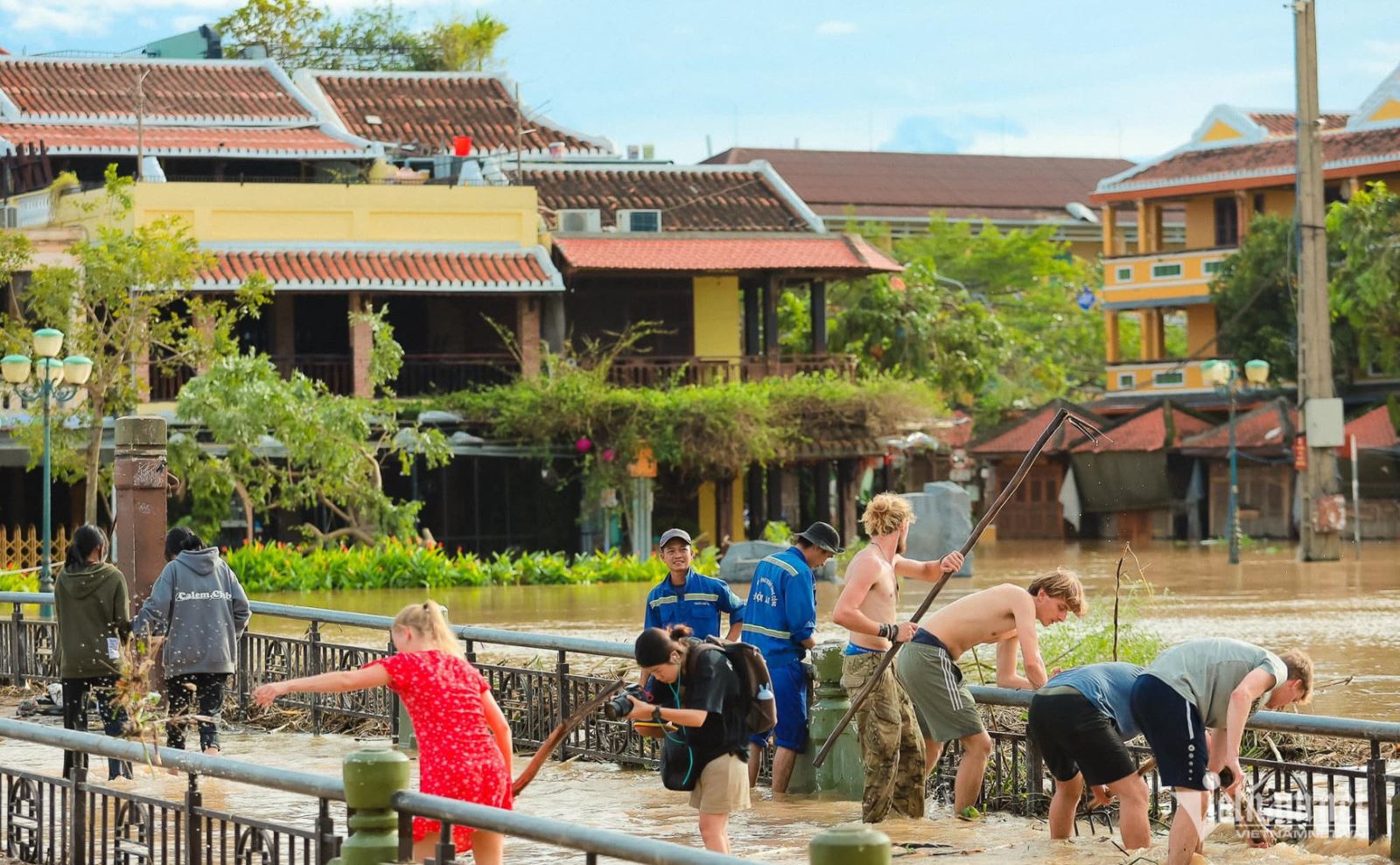 Foreign Tourists Clean Up Trash After the Storm in Hoi An