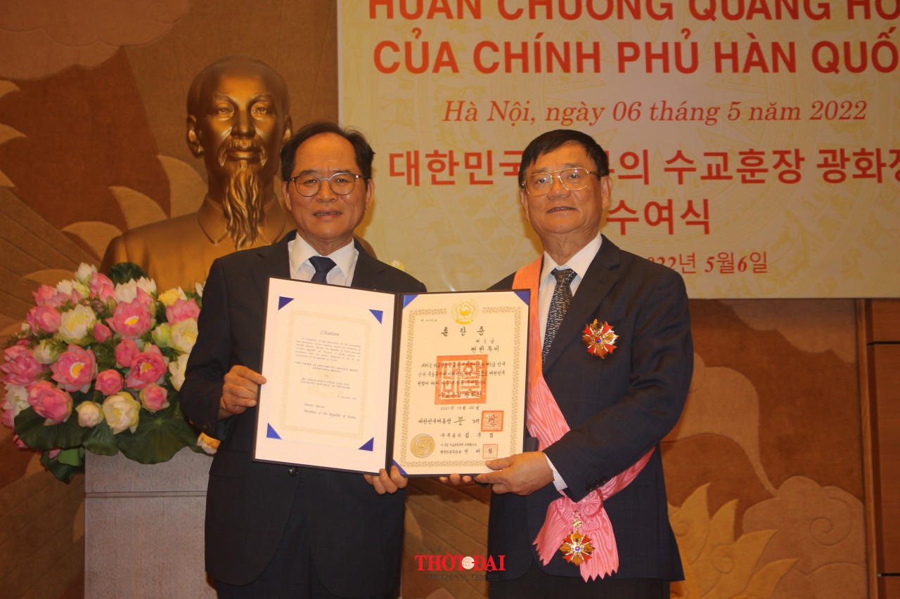 Hàn Quốc trao Huân chương Quang Hoa cho ông Trần Văn Túy