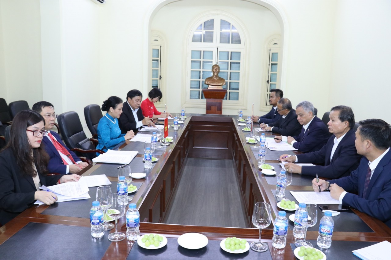 Liên hiệp CTCHN Việt Nam sẽ nỗ lực phối hợp với Ủy ban Hòa bình và Đoàn kết Lào trong công tác đối ngoại nhân dân