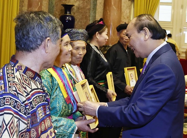 President meets outstanding individuals from Ha Giang province