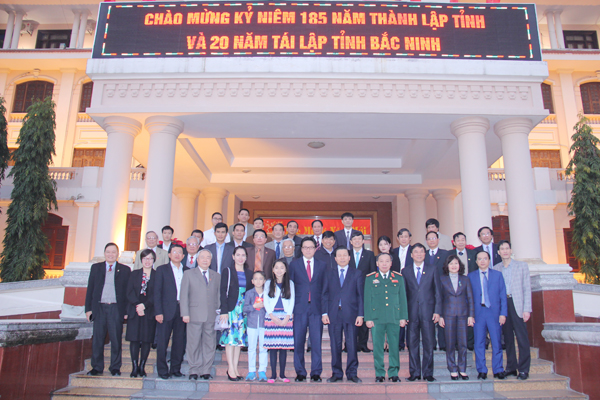 Đại biểu chụp ảnh kỷ niệm (Photo: TV)