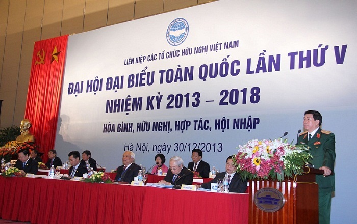 Thiếu tướng, GS.TS Trịnh Quốc Khánh, Phó Chủ tịch Thường trực Hội hữu nghị Việt-Nga phát biểu tham luận tại Đại hội.