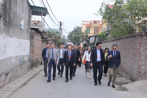 Đoàn tham quan Lăng Kinh Dương Vương, huyện Thuận Thành, Bắc Ninh