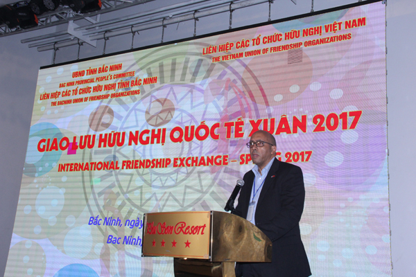 Đại sứ Đặc mệnh Toàn quyền Cộng hòa Cuba Herminio Lopez Dias, đại diện đoàn Ngoại giao phát biểu tại buổi giao lưu hữu nghị quốc tế năm 2017