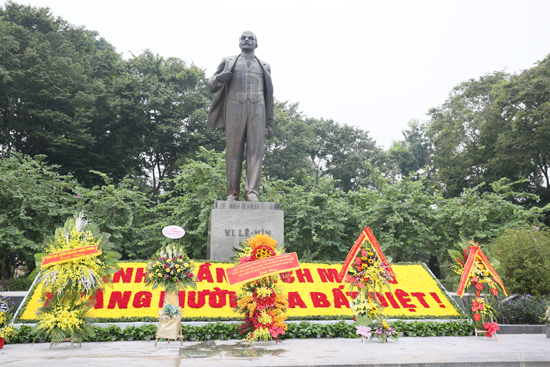 VUFO, Viet Nam-Russia Friendship Association pay tribute to V.I. Lenin