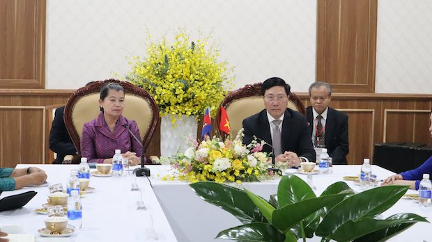 Phó Thủ tướng Thường trực Chính phủ Phạm Bình Minh tiếp Trưởng đoàn đại biểu Campuchia.