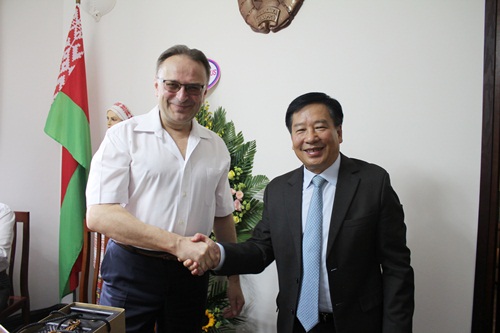 Vietnam-Belarus Friendship Association congratulates embassy on National Day