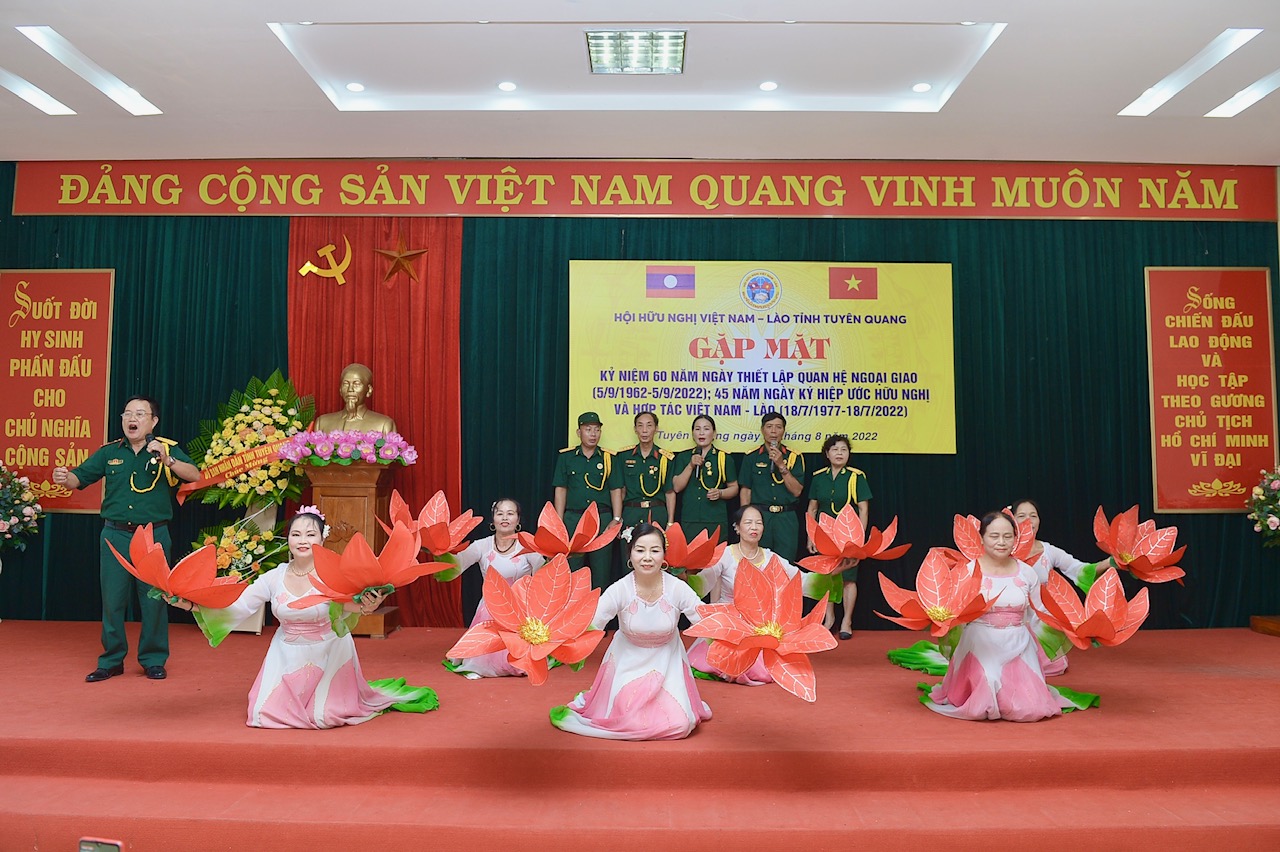 Tuyên Quang tổ chức Gặp mặt kỷ niệm 60 năm Ngày Thiết lập quan hệ ngoại giao Việt Nam - Lào