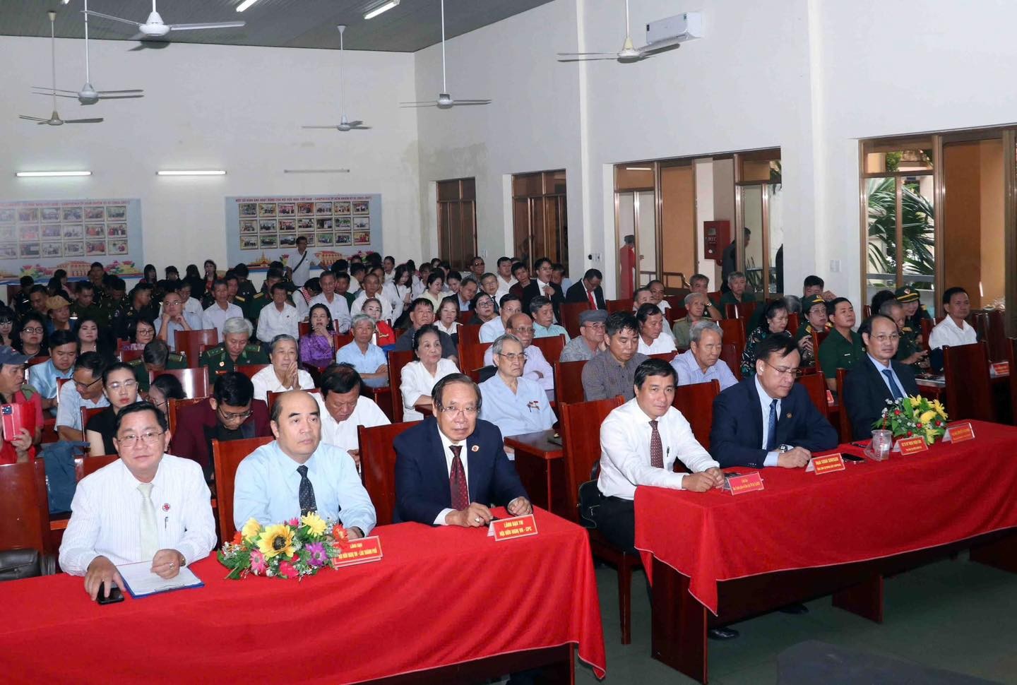 Củng cố, phát triển tình hữu nghị truyền thống giữa nhân dân Việt Nam - Campuchia