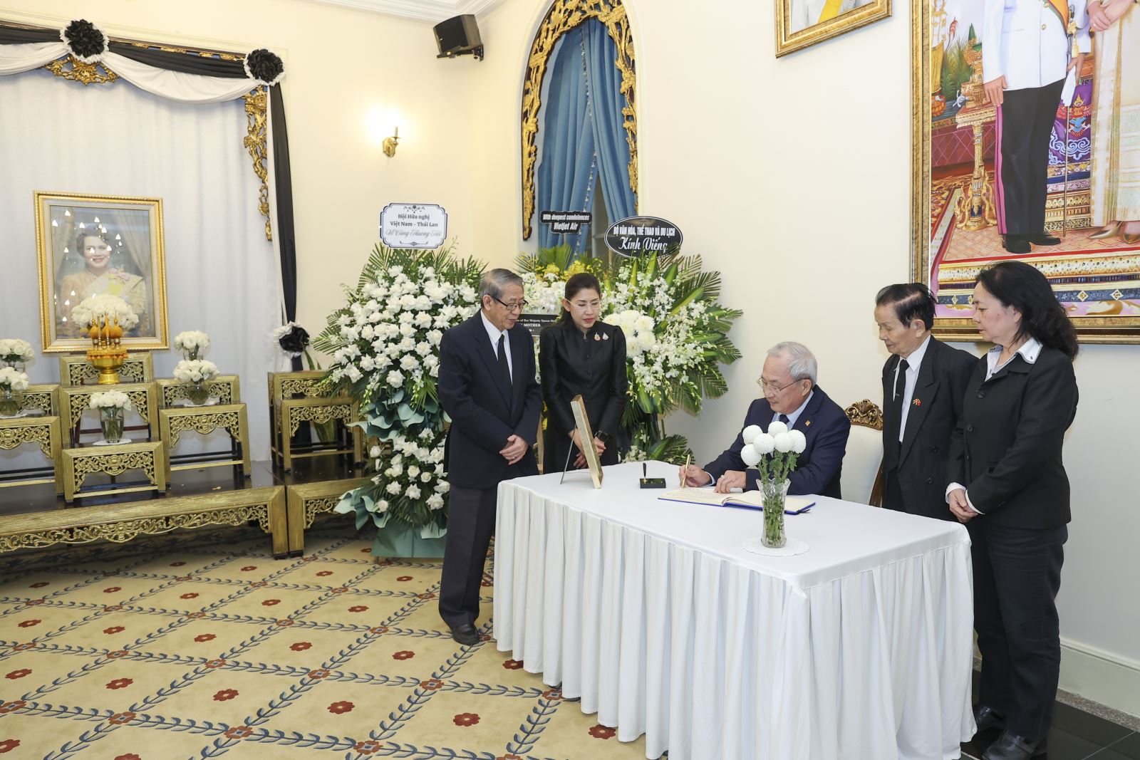 Hội hữu nghị Việt Nam - Thái Lan chia buồn Hoàng Thái hậu Vương quốc Thái Lan Sirikit từ trần