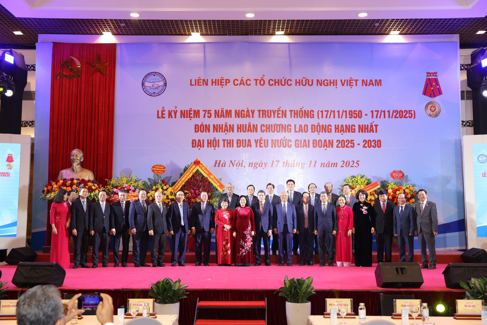 [Live] Lễ kỷ niệm 75 năm Ngày Truyền thống, đón nhận Huân chương Lao động hạng Nhất và Đại hội Thi đua yêu nước của Liên hiệp các tổ chức hữu nghị Việt Nam