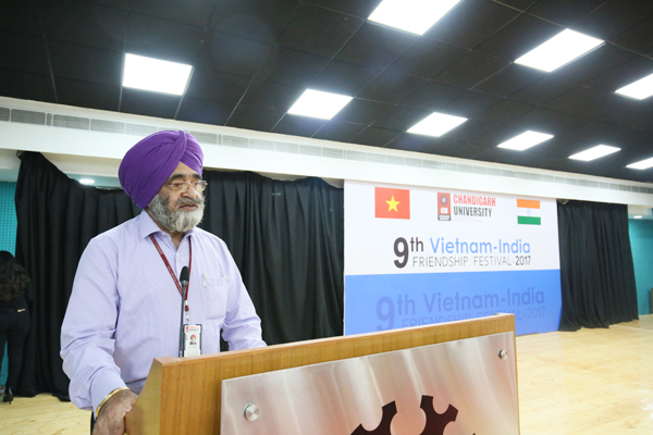 Tiến sĩ Bawar, Phó Hiệu trưởng trường đại học tổng hợp Chandigarh phát biểu